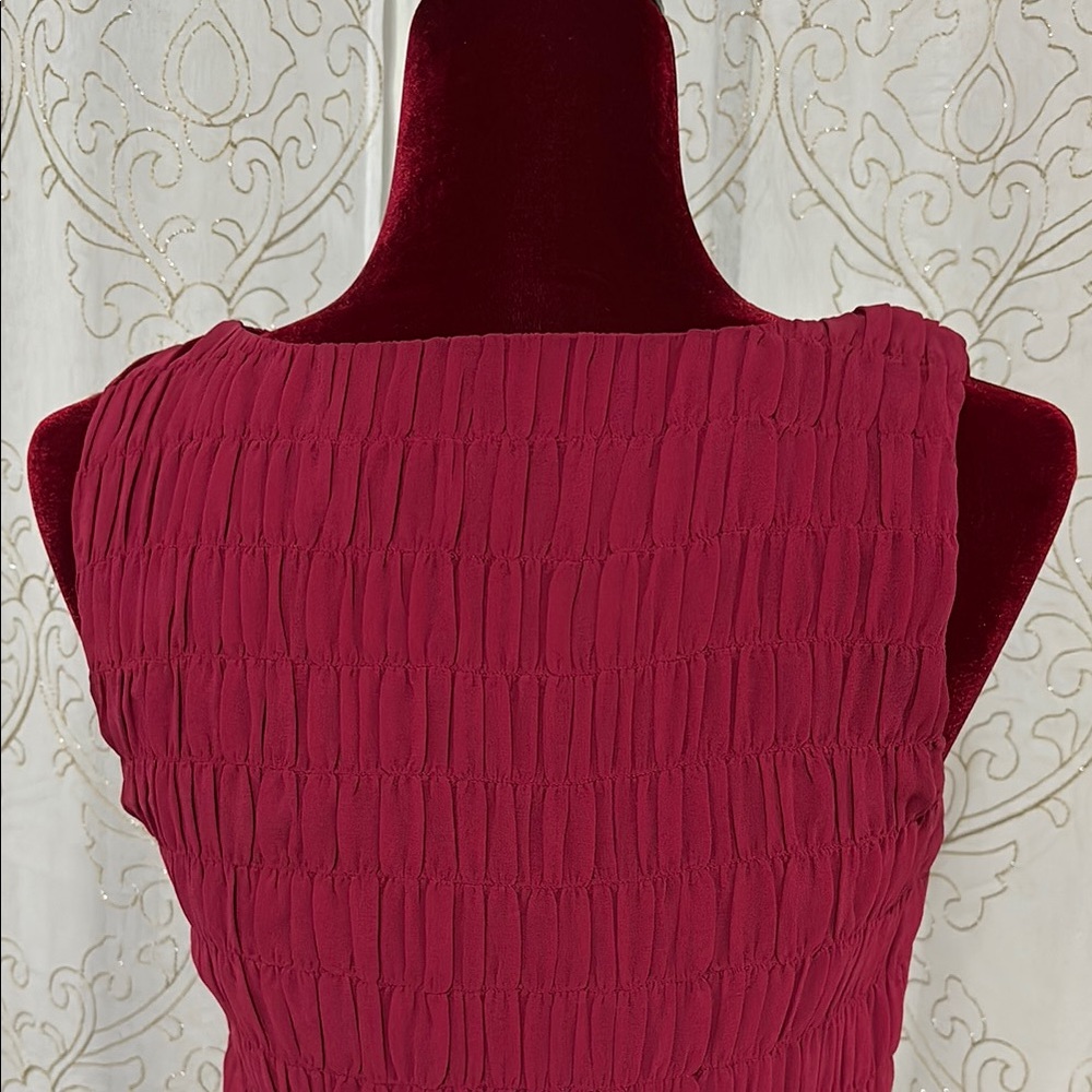 Elegant Sleeveless Dress - Picture 7 of 11